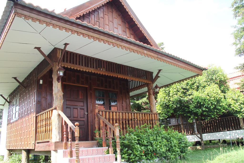 Plaifah Resort Ubon Song Khon Exterior photo